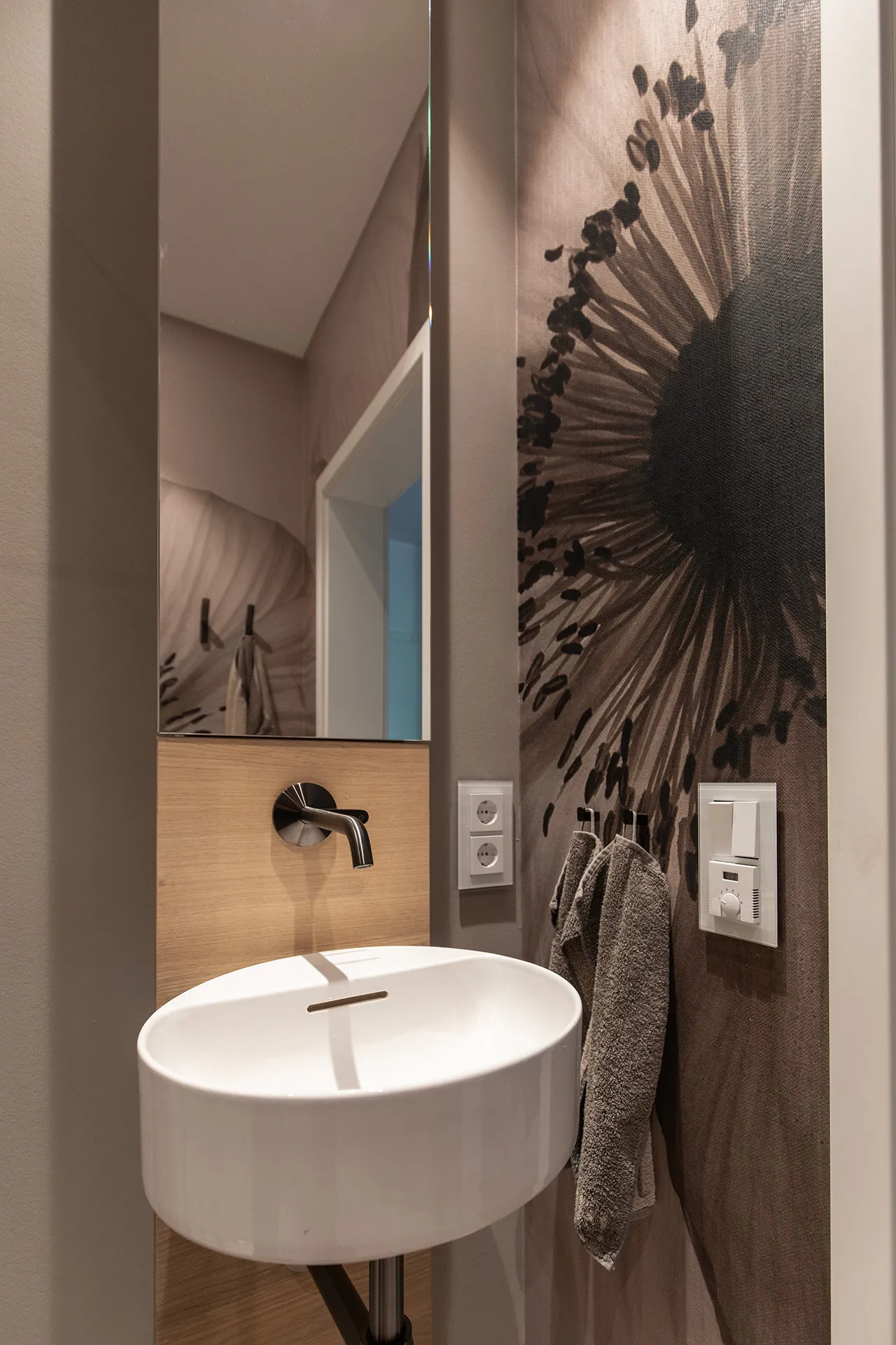 Florales Wanddesign im Referenzdesign vom Handwerksunternehmen Prehn & von Hoeßlin GmbH & Co. KG.