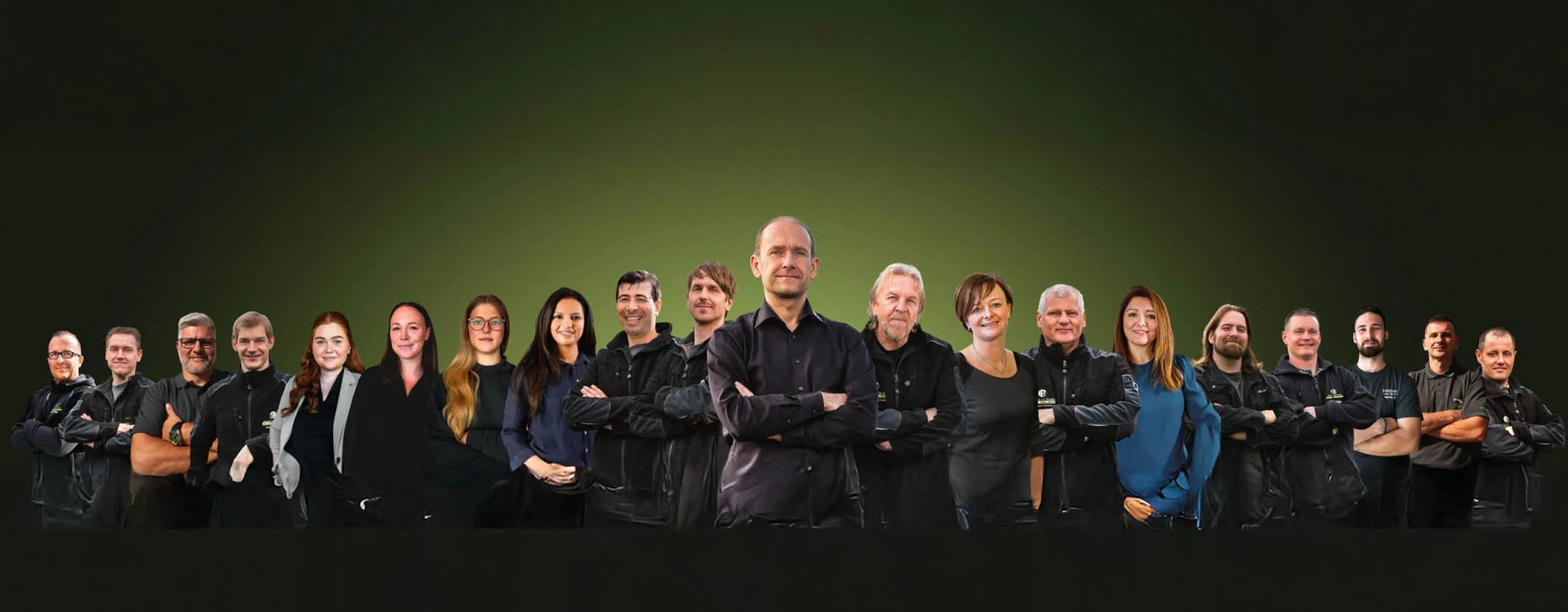 Erweitertes Teamfoto mit den Mitarbeitenden der Prehn & von Hoeßlin GmbH & Co. KG rund um Michael Prehn.