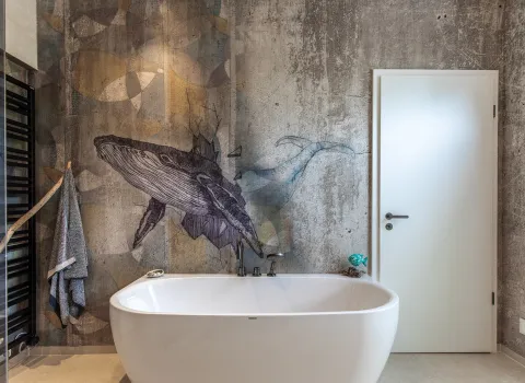 Wallpaper mit Wal-Motiv im Referenzbad vom Handwerksunternehmen Prehn & von Hoeßlin GmbH & Co. KG.