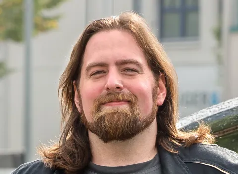 Dennis Ziehtz, Mitarbeiter der Prehn & von Hoeßlin GmbH & Co. KG als Kundendiensttechniker für Bad, Heizung & Wohnraumlüftung.