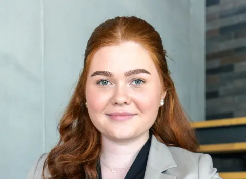 Mitarbeiterin Lea Kaspari von der Prehn & von Hoeßlin GmbH & Co. KG.