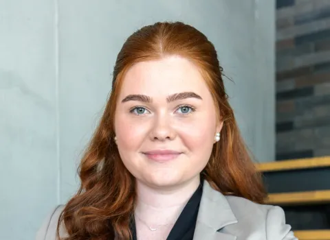 Mitarbeiterin Lea Kaspari von der Prehn & von Hoeßlin GmbH & Co. KG.