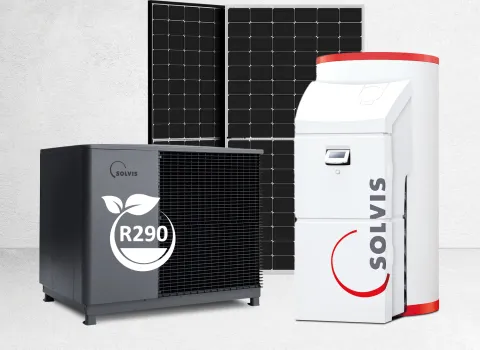 Wärmepumpe SolvisLeaPro mit Pufferspeicher SolvisMax und PV-Modul.