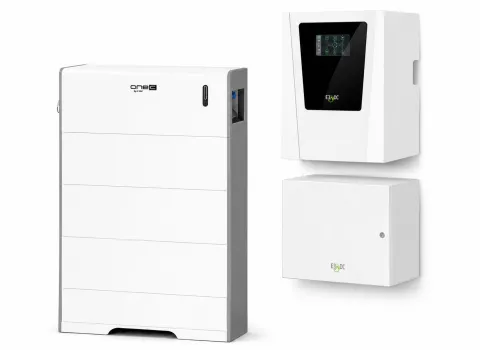 Das Speichersystem e3dc one vor weißen Hintergrund.